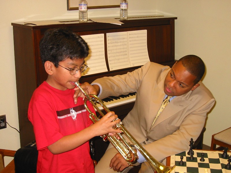 http://www.eg.bucknell.edu/~hyde/WintonMarsalis/ScottandWinton2.JPG