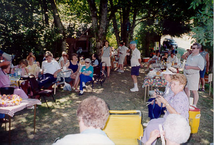 Image of picnic under the trees at
Hahn Farm 