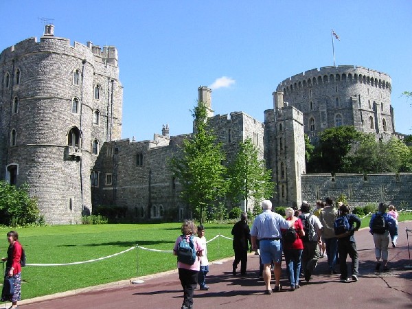Image of Mary Jane and Scotty walking Up to Entrance of Windsor Castle