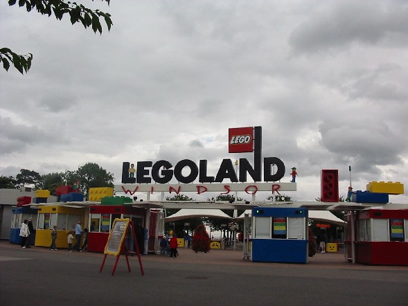 Image of Main Entrance 
to Legoland<