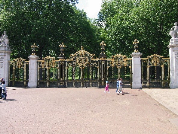 Image of Gate at
Buckingham Palace