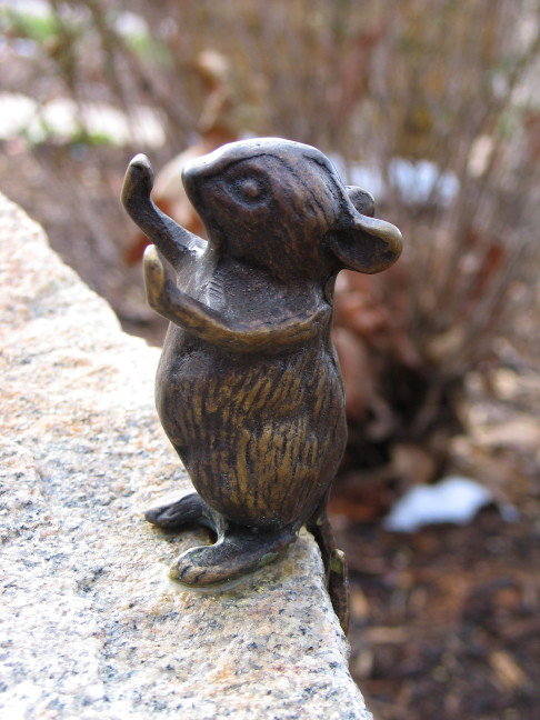 Image of Closeup of bronze mouse