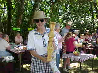 Image of Carol Thilenius lucky
winnerof John C. Jackson's carving, Sunday, August 6, 2000