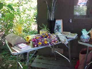 Image of first table with raffle items,
Sunday, August 6, 2000